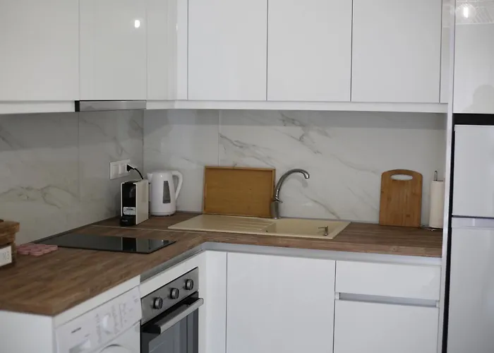 Our Home-Fully Renovated Apartments And Studios By The Sea
