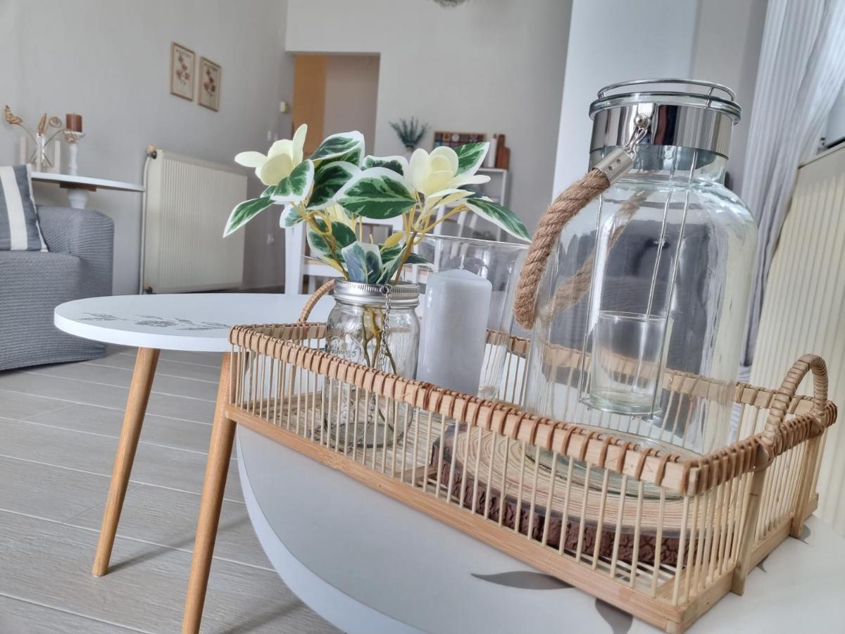 Our Home-fully Renovated And By The Sea Daire